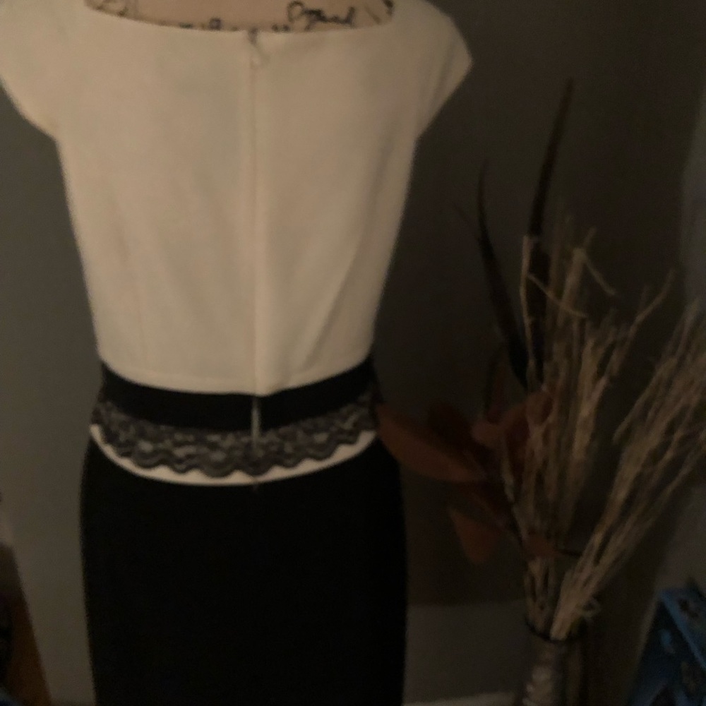 Dress - Picture 3 of 4